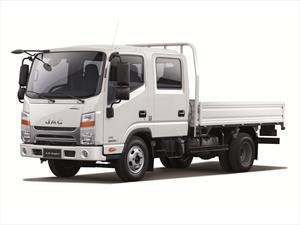 JAC renueva al camión Urban 1042 doble cabina por $14.490.000