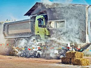 Video viral de Volvo Trucks presenta a la test driver más pequeña del mundo