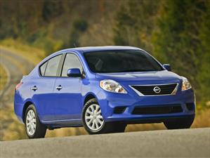 Recall de Nissan a 320,000 unidades del Versa