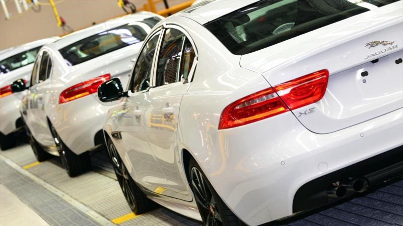 Jaguar extiende la suspensión de la producción del XE, XF y F-Type