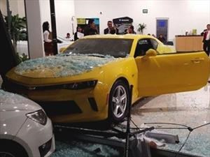 Niño de 7 años choca Chevrolet Camaro 2017