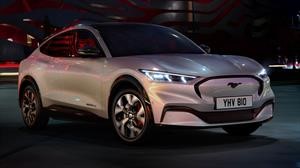 ¿Se viene un Mustang híbrido con silueta SUV y con tracción total?