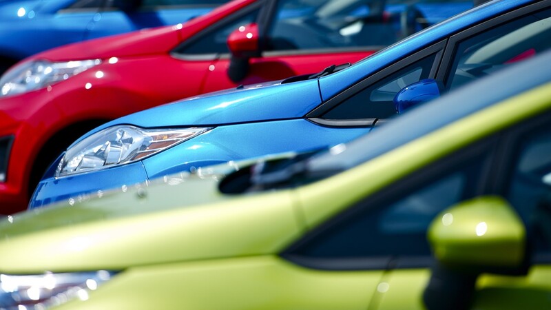 El color del automóvil y su efecto en el precio de reventa