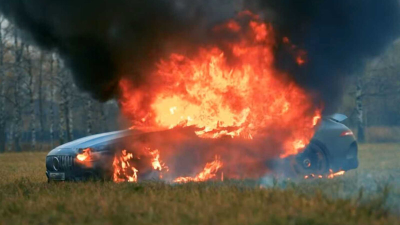Video: prende fuego su Mercedes-AMG GT 63 S Coupé