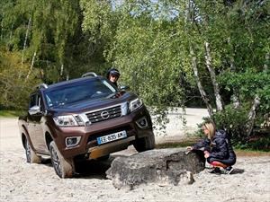 Nissan NP300 Frontier en un rally sólo para mujeres