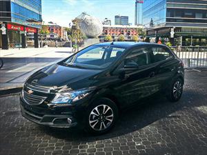 Chevrolet x 2: Presentación del Onix y del Prisma