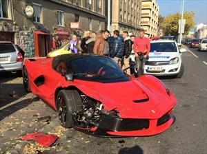 Chocan un Ferrarri LaFerrari en Budapest