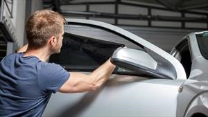 Las diferencias entre los vidrios tintados y polarizados en los autos
