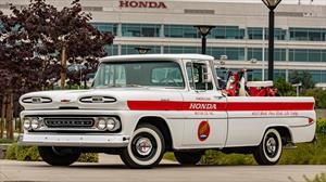 Honda restaura una Chevrolet Apache 10 en EE.UU.
