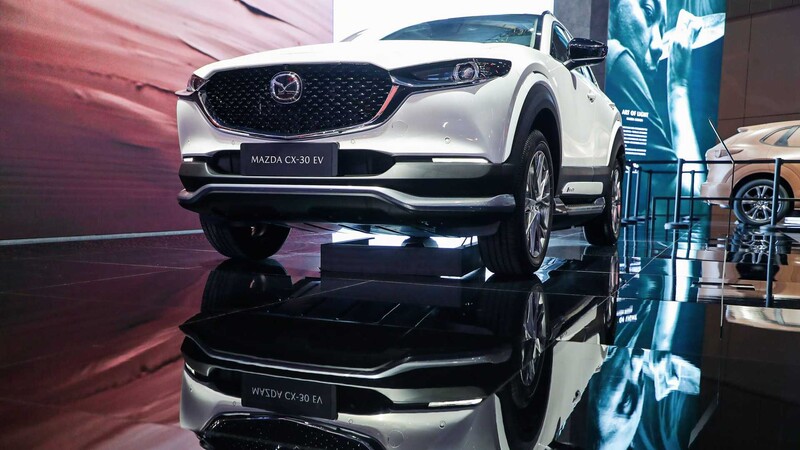 Mazda lanza el CX-30 EV, comienza la ofensiva eléctrica de la marca japonesa