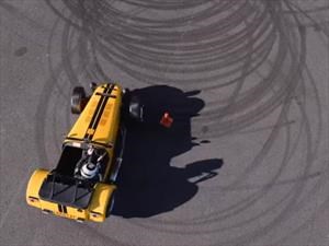 Un Caterham Seven 620R logró el récord de "donas" en un minuto