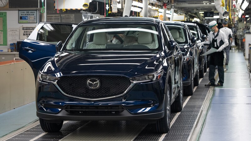 Mazda fabrica modelos de diversas plataformas y motores en una misma línea de ensamble