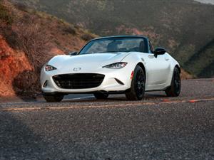 Mazda MX-5 Miata 2016 ofrece un consumo promedio de 30 mpg