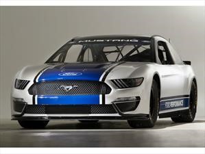 Ford Mustang NASCAR Cup debuta