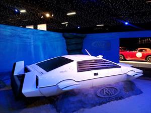 Lotus Esprit submarino de James Bond fue vendido en casi USD 1 millón