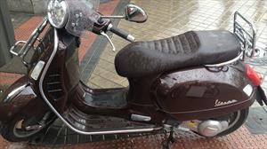 Consejos para manejar un scooter tipo Vespa en la lluvia