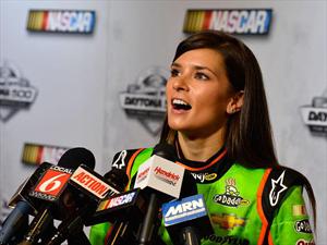 NASCAR: A ella le gusta la gasolina