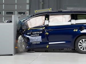 Chrysler Pacifica 2017 obtiene el Top Safety Pick+ del IIHS