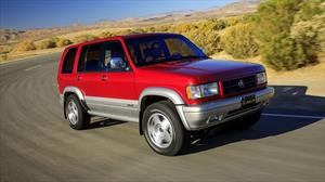 Un Acura SLX de 1997, es restaurado con tecnología moderna