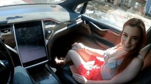 Un Tesla es usado para grabar vídeo porno en modo Autopilot