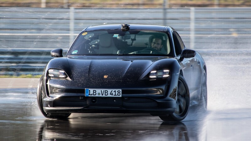 Un Porsche Taycan rompe el récord del drift más largo en un auto eléctrico