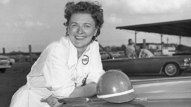 Murió Vicki Wood, la mujer que desafió al machismo en el automovilismo