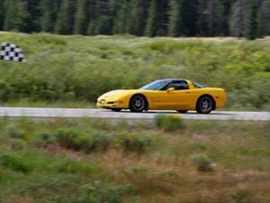 Video: Mujer de 82 años acelera hasta 275 Km por hora en un Corvette