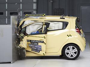 Autos pequeños en EUA reprueban prueba de choque