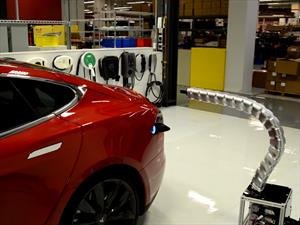 Este cargador para autos eléctricos se conecta de forma automática