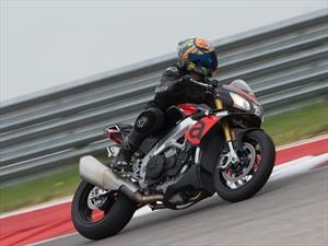 Manejamos la Aprilia Tuono V4 1100 2017