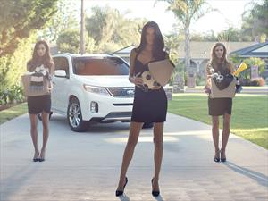 Kia y Adriana Lima convierten a los estadounidenses en fanáticos del fútbol