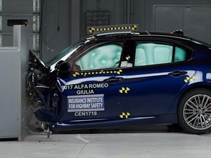Alfa Romeo Giulia 2017 gana el Top Safety Pick + del IIHS