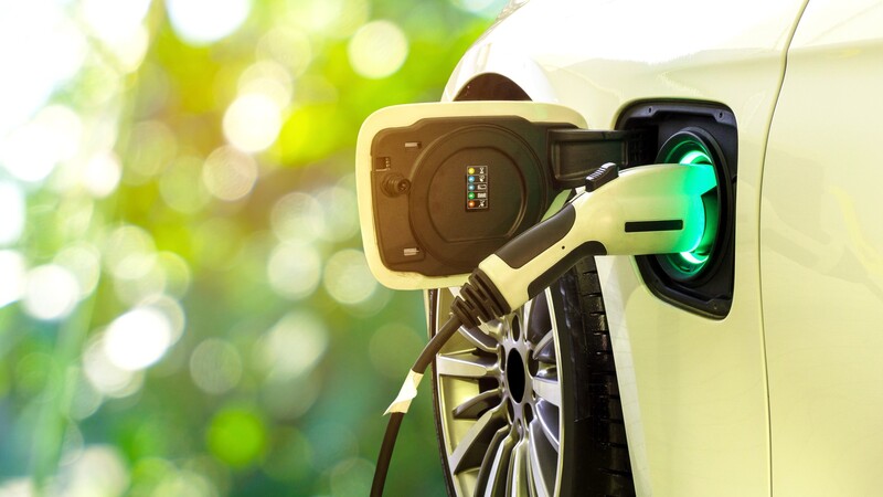 Estados Unidos quiere que la mitad de sus ventas de autos nuevos sean electrificados