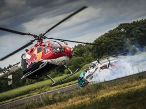 Video: Toyota GT86 vs helicóptero acrobático