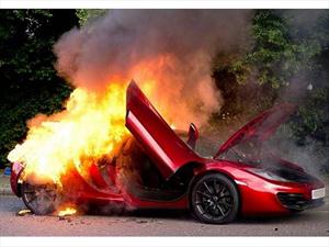 Un McLaren MP4-12C se incendia en Londres