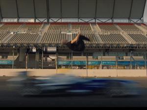 Video: hace un backflip sobre un Fórmula E