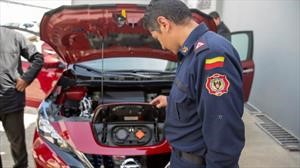 Nissan enseña a atender emergencias que involucren autos eléctricos
