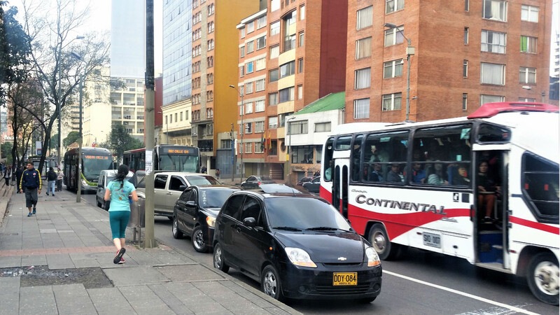 Bogotá hará prueba piloto para parqueo en vía pública