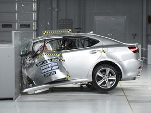 IIHS realiza nueva prueba de choque frontal