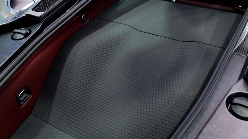 McLaren reviste el maletero de sus autos con un innovador material aeroespacial
