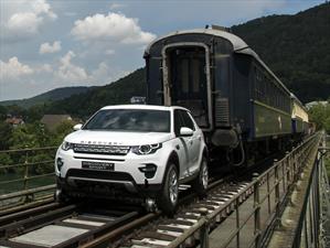 Video: una Land Rover Discovery Sport remolca un tren de 100 toneladas