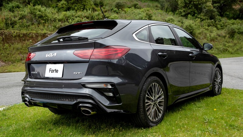 Kia Forte Hatchback 2022 llega a México, perfecciona el diseño y el equipamiento
