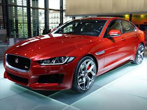 Fue exhibido el nuevo Jaguar XE S