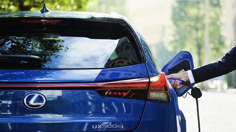 Lexus lanza su primer eléctrico con 10 años de garantía para sus baterías