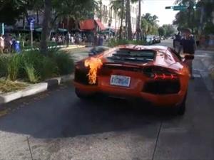 Lamborghini Aventador se incendia en Miami