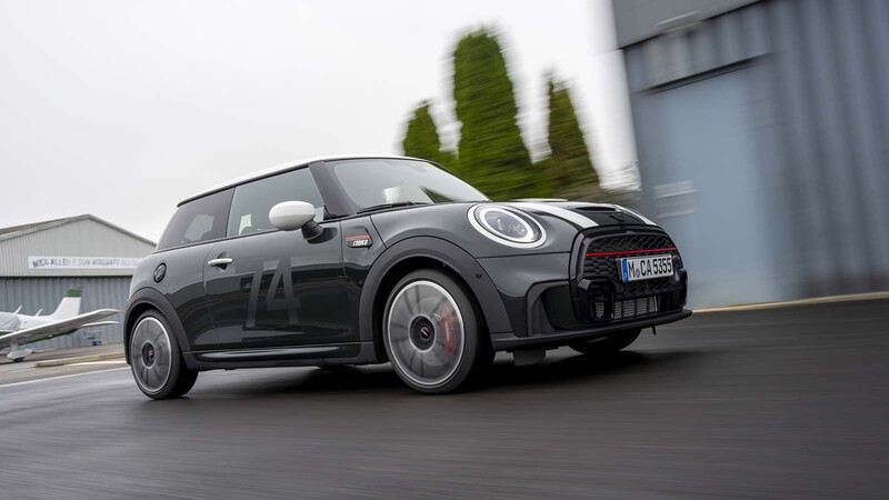 MINI festeja 60 años de cooperación con la familia Cooper