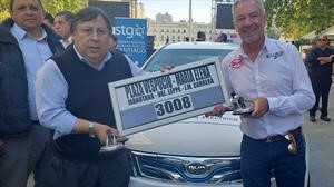 Intendencia anuncia subsidio para que colectiveros cambien sus vehículos a eléctricos o híbridos