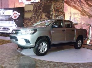 Toyota Hilux 2016 se presenta