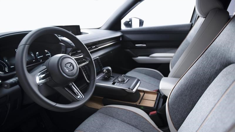 Mazda usa plásticos reciclados en sus carros