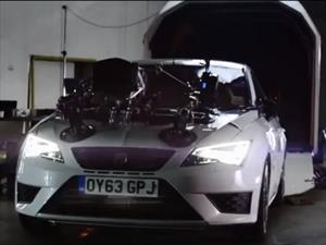 Pensaban que iban en un simulador pero viajan en un SEAT Leon Cupra
